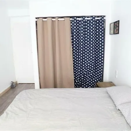 - A Deux Pas De La Plage - Beau T2 Traversant Avec Terrasse, Balcon Et Parking Individuel Securise