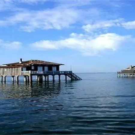 - A Deux Pas De La Plage - Beau T2 Traversant Avec Terrasse, Balcon Et Parking Individuel Securise Daire Arcachon