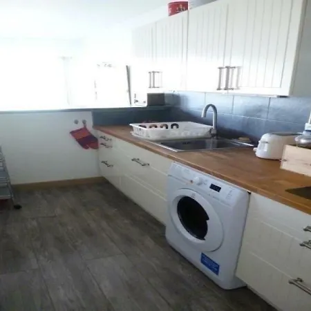 - A Deux Pas De La Plage - Beau T2 Traversant Avec Terrasse, Balcon Et Parking Individuel Securise *