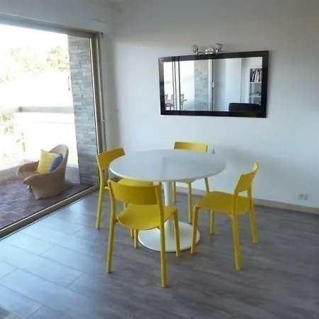 - A Deux Pas De La Plage - Beau T2 Traversant Avec Terrasse, Balcon Et Parking Individuel Securise Daire *